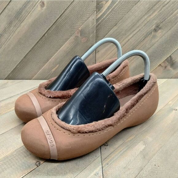 CROCS Nanook Faux Fur Lined Flats Women's Size 7‎ Bronze Casual Slip On Shoes - Picture 1 of 9